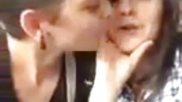 Miễn phí khiêu dâm, không giấy đăng ký  Simone nóng đến fuck xec nhat moi Lisa và Ralph
