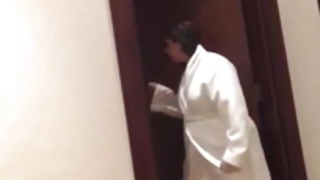 Miễn phí khiêu dâm, không giấy đăng ký  Một cô gái trẻ tóc vàng phim xet nhat moi vuốt ve một âm đạo qua quần đùi