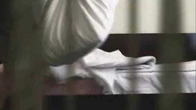 Miễn phí khiêu dâm, không giấy đăng ký  Tại một buổi dã ngoại, một cặp vợ chồng trong khi bạn bè của họ sex nhật mới xem